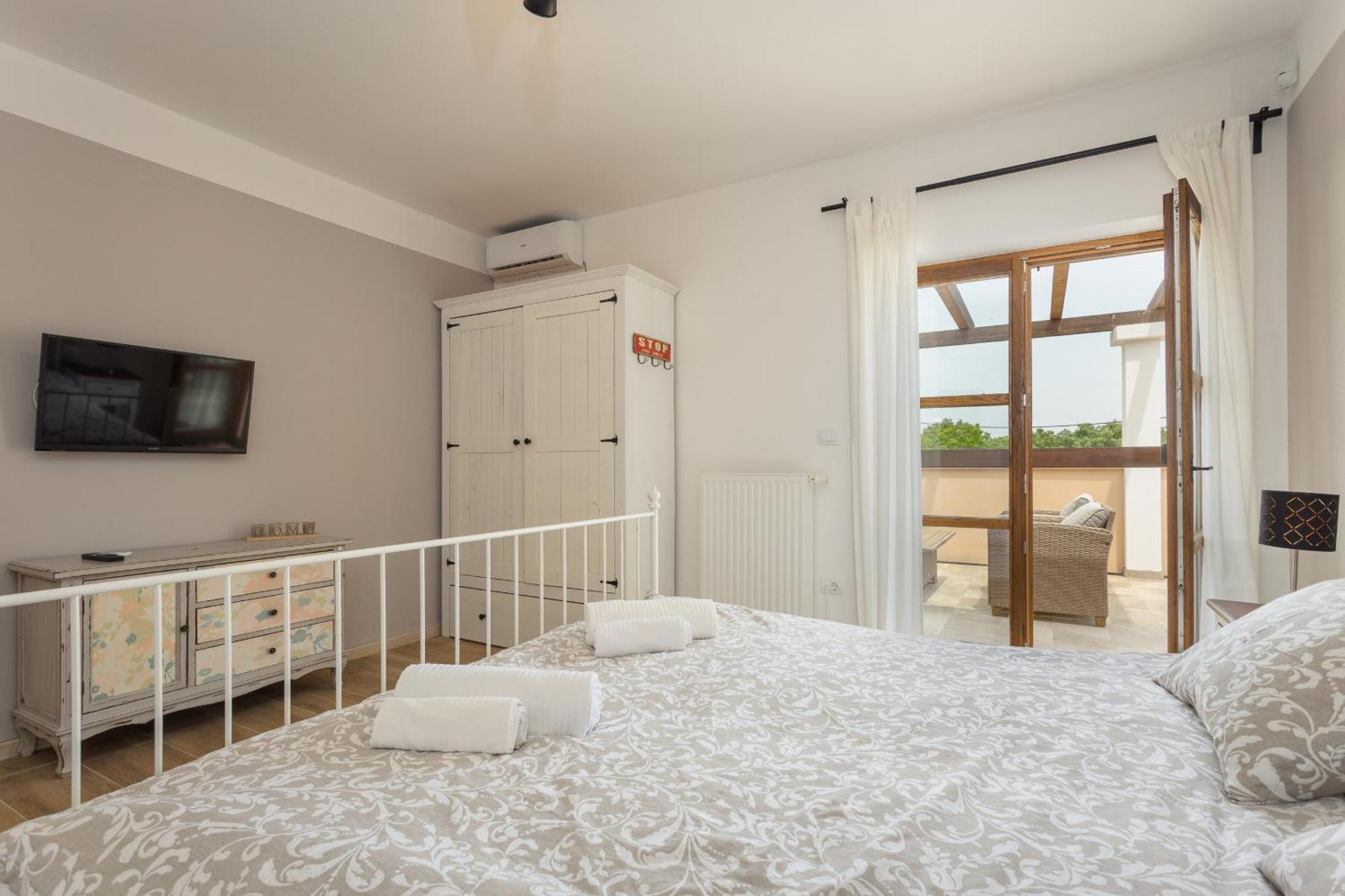 Villa Cirka In Central Istria For 14 Persons With Pool Heating & Pool Table Svetvinčenat エクステリア 写真