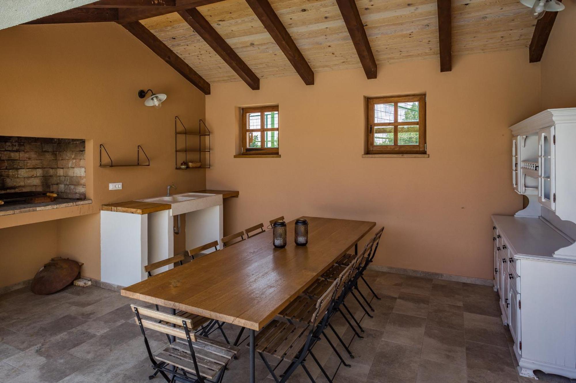 Villa Cirka In Central Istria For 14 Persons With Pool Heating & Pool Table Svetvinčenat エクステリア 写真