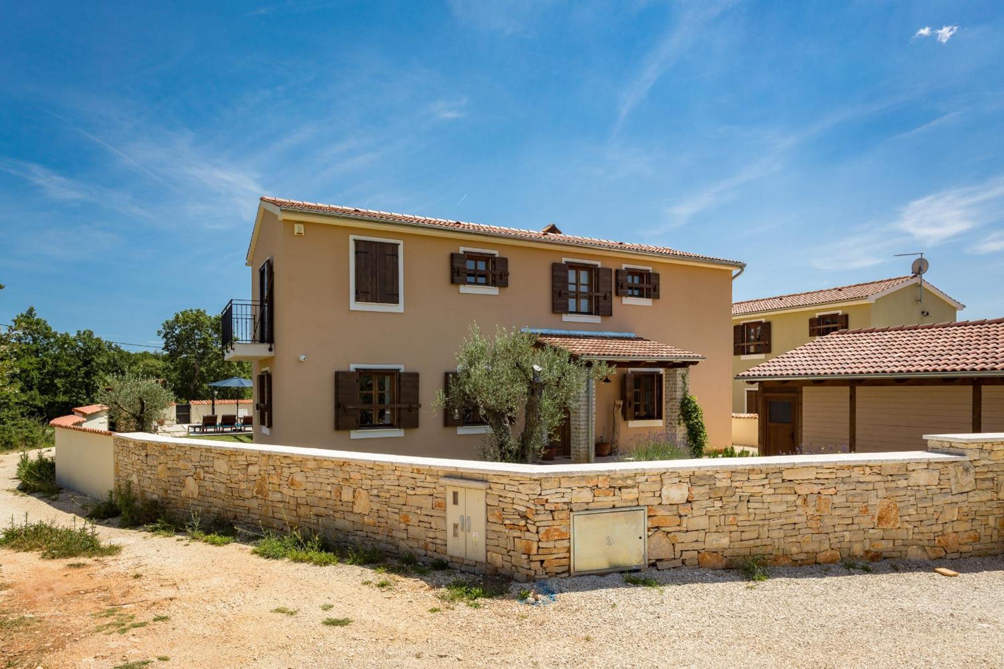 Villa Cirka In Central Istria For 14 Persons With Pool Heating & Pool Table Svetvinčenat エクステリア 写真